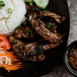 C3. Grilled Beef Wrapped in Onion (Com Bo Lui)